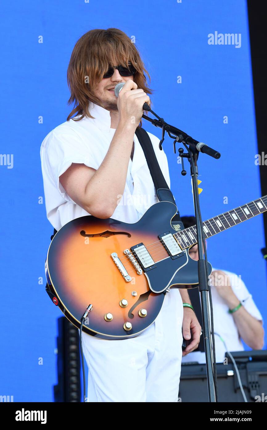 L'acteur et musicien Joe Keery, nom de scène DJO, est présenté sur scène lors d'un concert au festival de musique d'appel de Boston à Allston, Massachusetts, sur 29 mai 2022. Banque D'Images