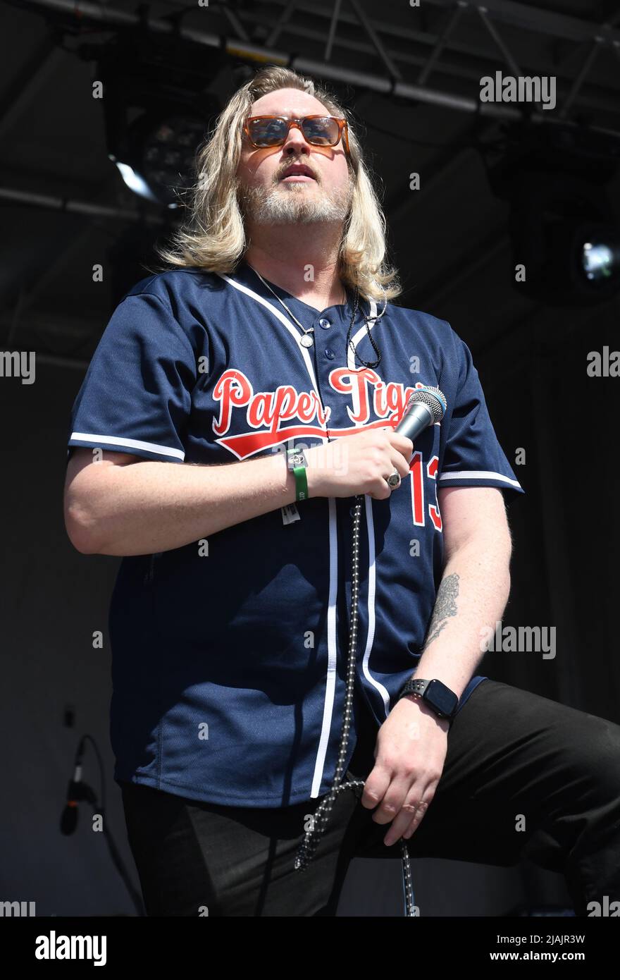 Le chanteur Michael Medlock est présenté sur scène lors d'un concert avec Paper Tigers au festival de musique d'appel de Boston à Allston, Massachusetts, sur 29 mai 2022. Banque D'Images
