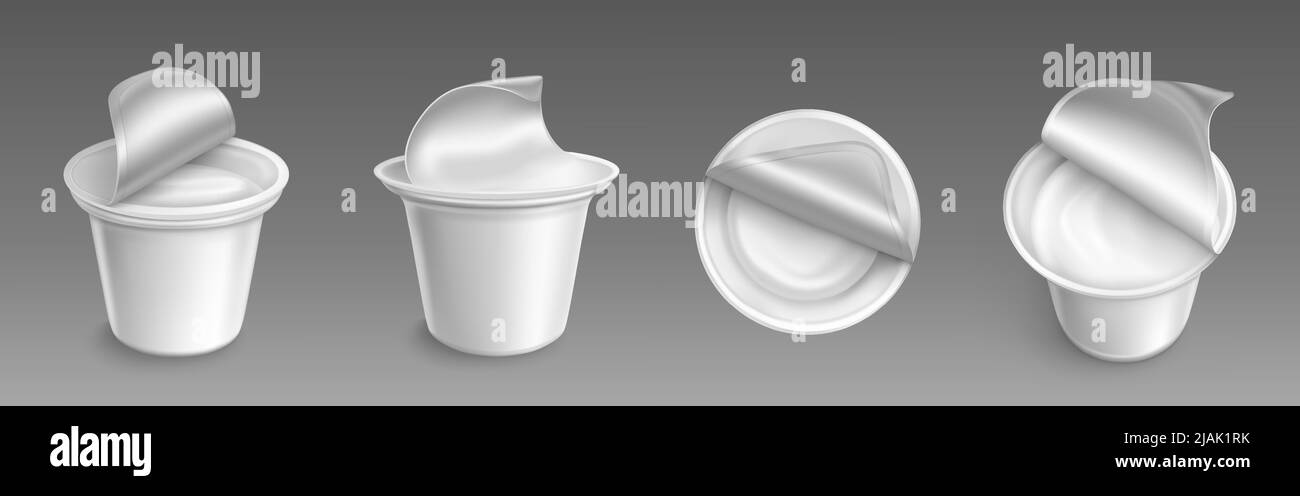 Gobelet en plastique avec bouchon ouvert et yaourt à l'intérieur. Emballage pour maquette vectorielle isolée de yaourt et de produits laitiers. Bocaux ronds blancs avec couvercle en aluminium, bennes vierges à l'avant, sur les côtés et en haut Realistic 3D ensemble de maquettes Illustration de Vecteur