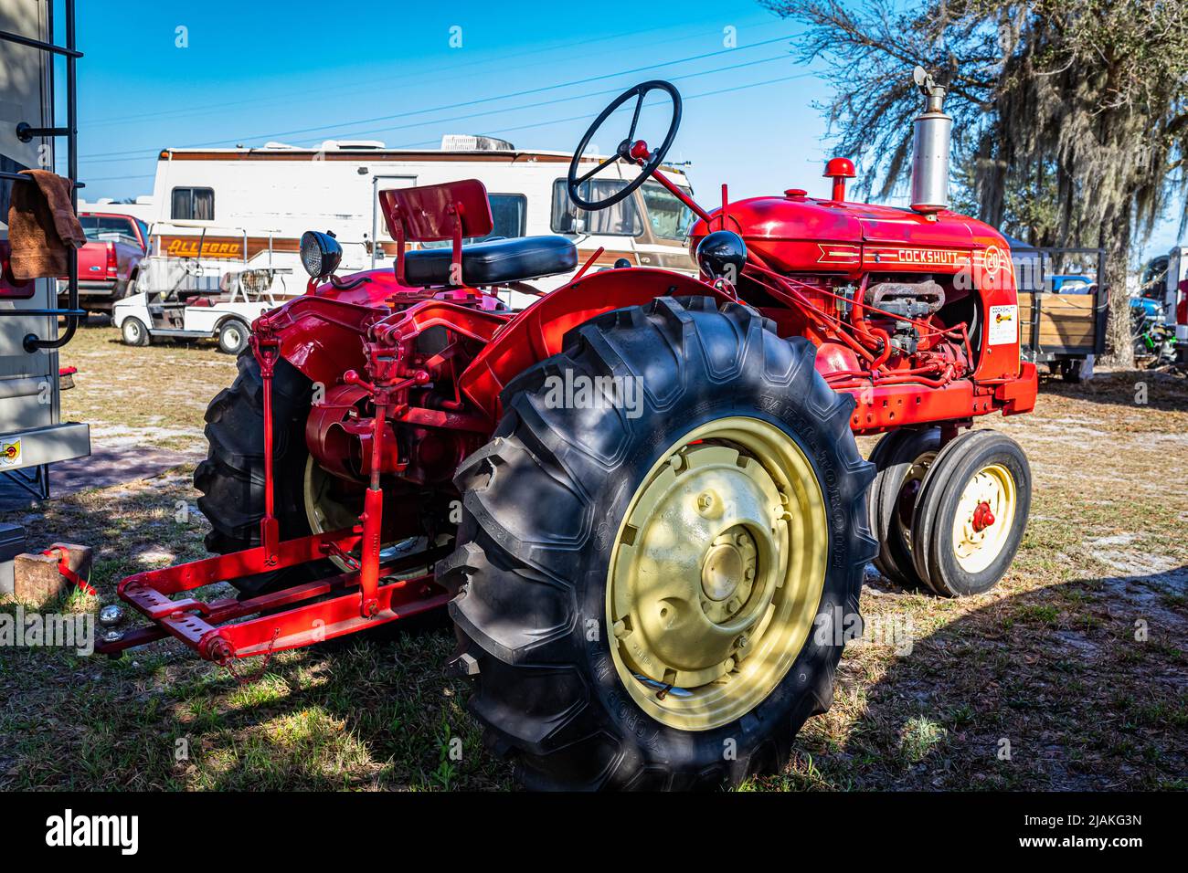 Fort Meade, FL - 23 février 2022: 1953 Cockshutt modèle 20 tracteur au salon local des tracteurs Banque D'Images