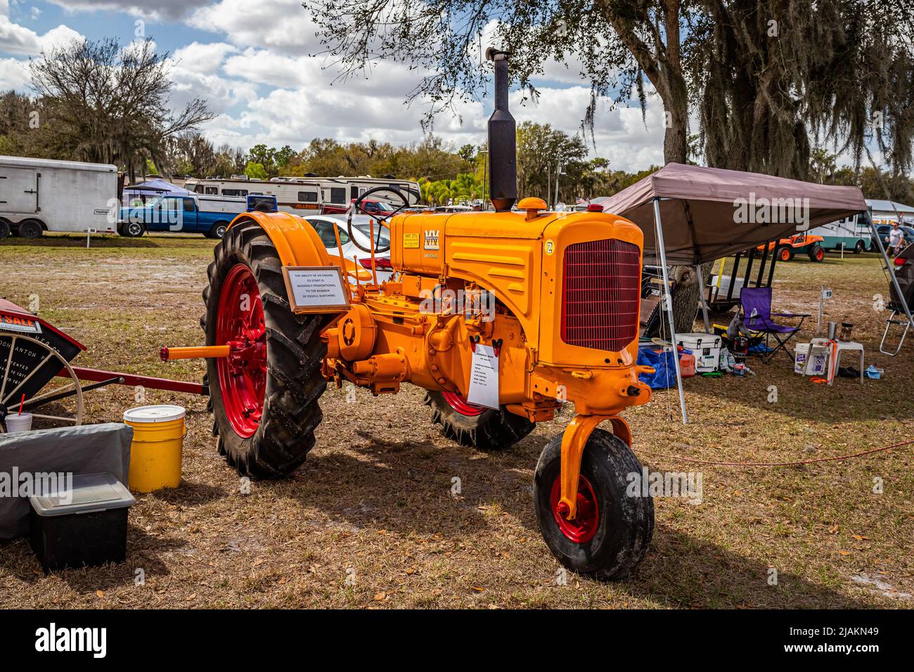 Fort Meade, FL - 23 février 2022: 1937 Minneapolis-Moline ZTU tracteur au salon local des tracteurs. Banque D'Images