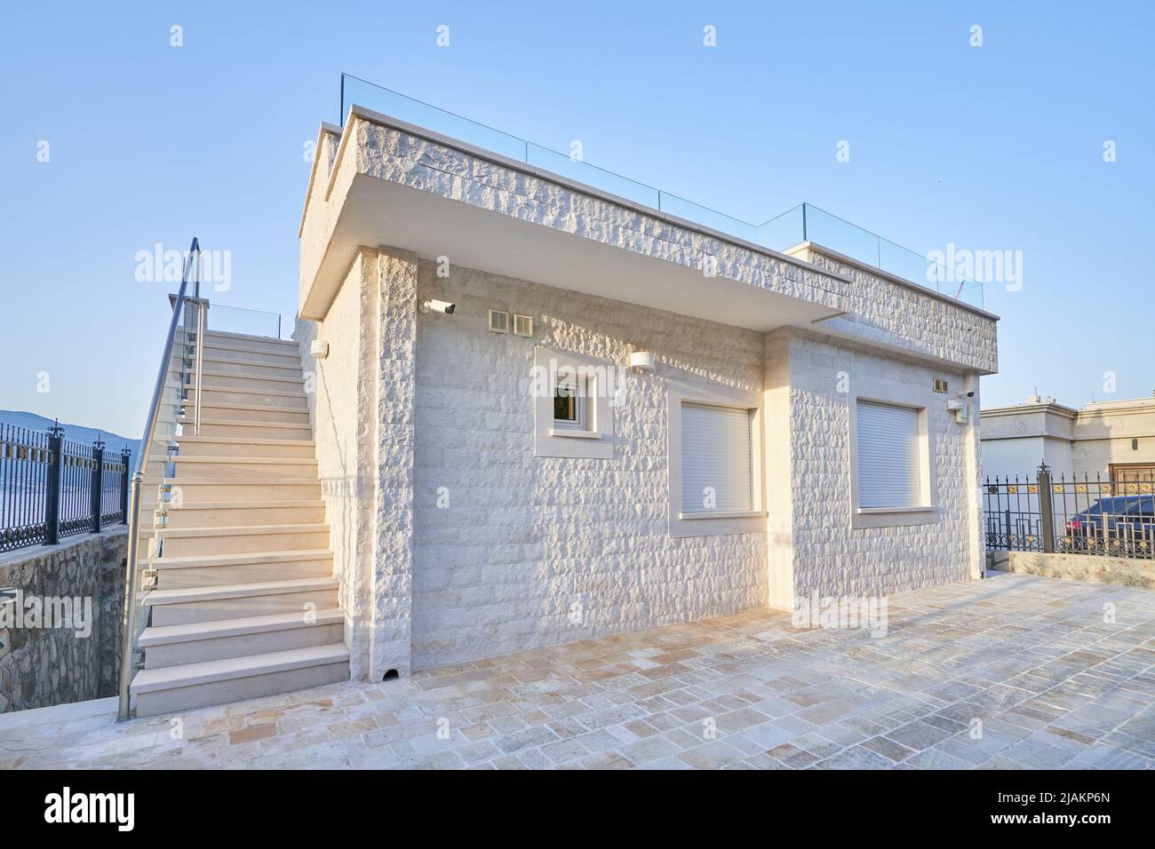 Maison moderne avec toit-terrasse plat Banque D'Images