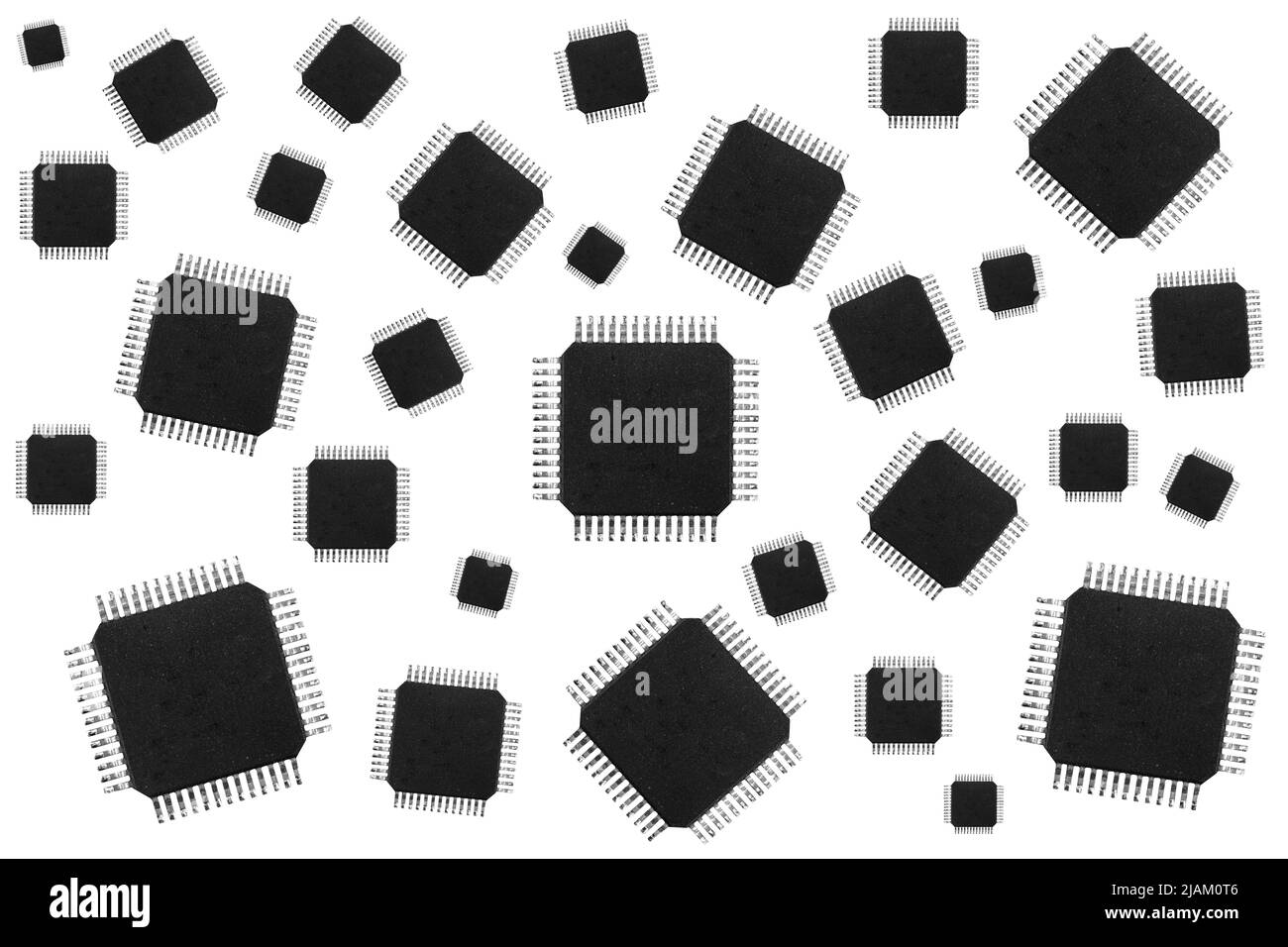 Micropuce macro isolée sur fond blanc. Technologie du matériel informatique. Modèle de processeur de communication intégré. Ingénierie de l'information. Banque D'Images