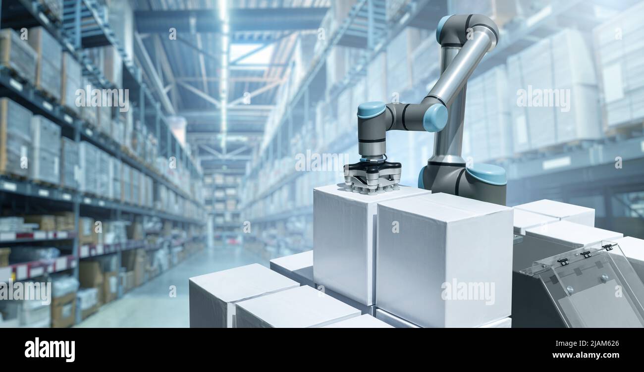 Le bras robot déplace les boîtes dans un entrepôt automatique. Concept Banque D'Images