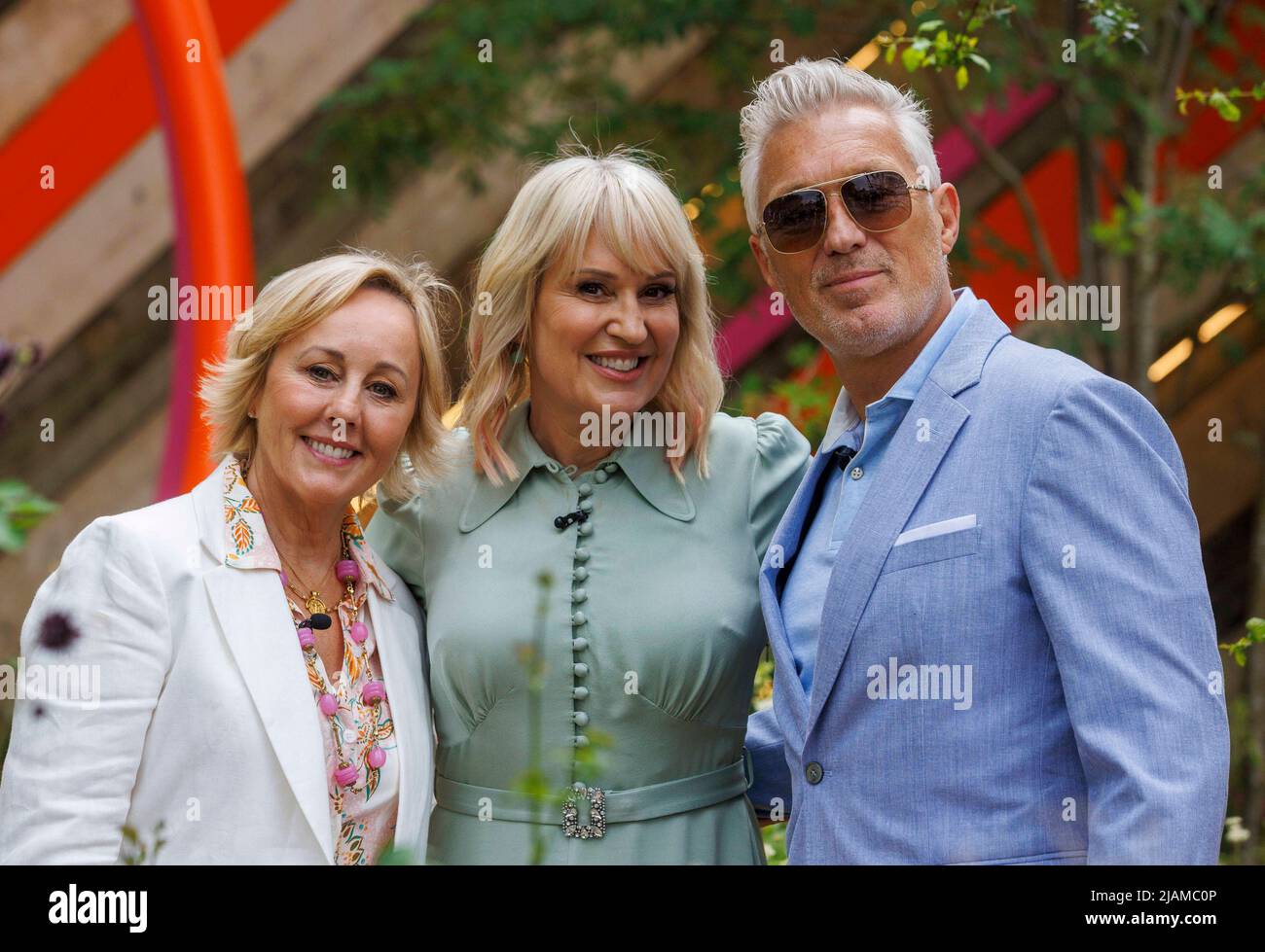 Martin et Shirlie Kemp avec Nicki Chapman au milieu du RHS Chelsea Flower Show. Banque D'Images