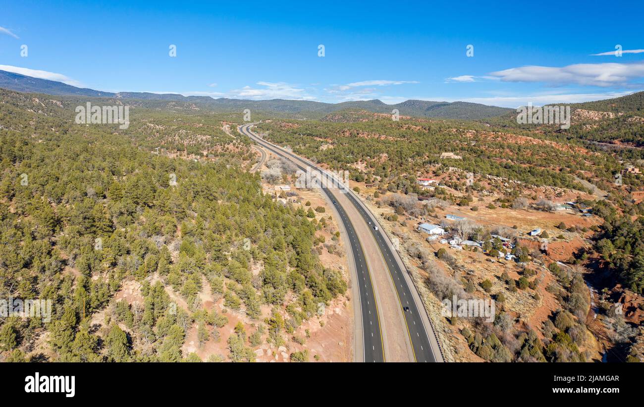 Vue aérienne d'une partie de l'autoroute I-25 près de Santa Fe, Nouveau-Mexique Banque D'Images