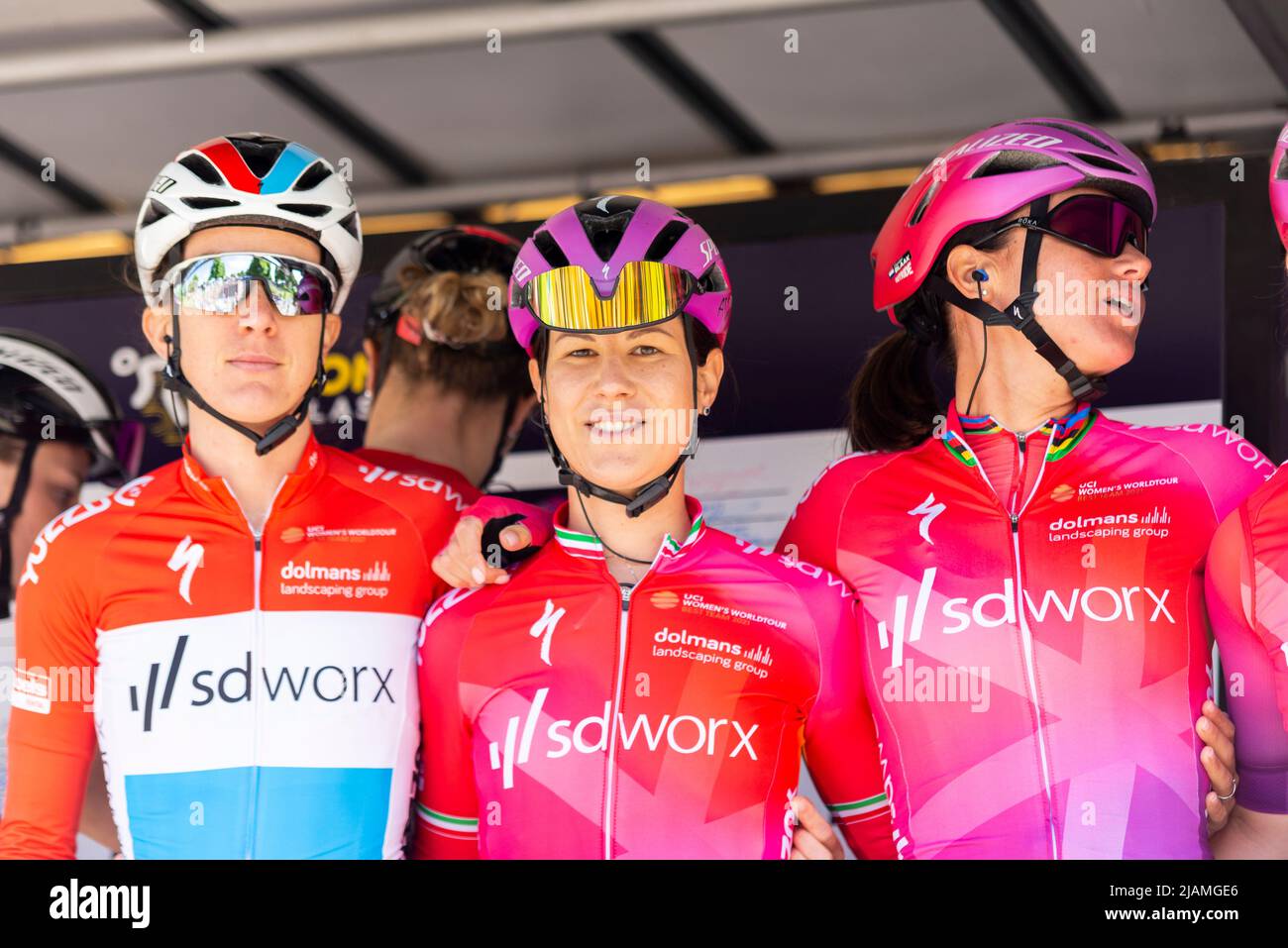Christine Majerus, Elena Cecchini, Chantal van den Broek-Blaak cycliste de l'équipe SD Worx à la course cycliste féminine d'élite RideLondon Classique 2022 Banque D'Images