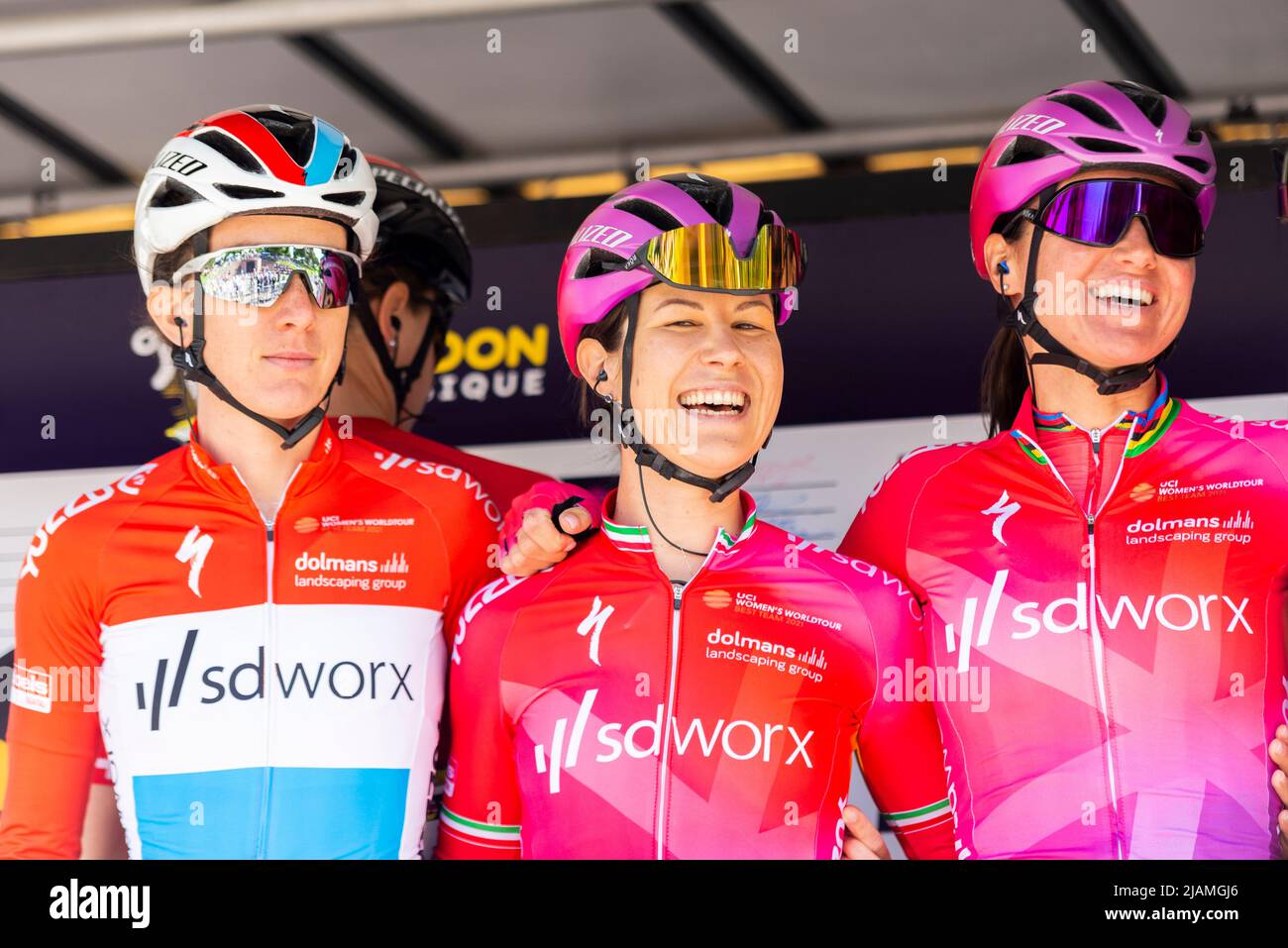 Christine Majerus, Elena Cecchini, Chantal van den Broek-Blaak cycliste de l'équipe SD Worx à la course cycliste féminine d'élite RideLondon Classique 2022 Banque D'Images