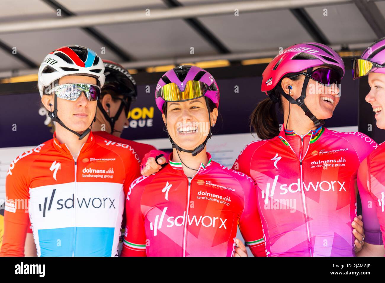 Christine Majerus, Elena Cecchini, Chantal van den Broek-Blaak cycliste de l'équipe SD Worx à la course cycliste féminine d'élite RideLondon Classique 2022 Banque D'Images