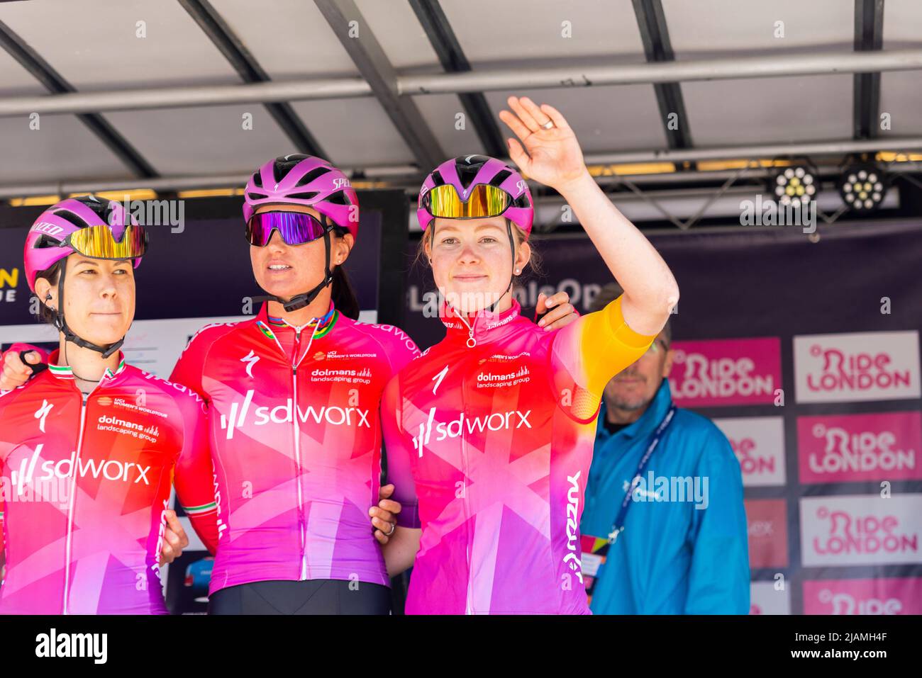 Elena Cecchini, Chantal van den Broek-Blaak, Lonneke Uneken cycliste de l'équipe SD Worx à la course cycliste féminine RideLondon Classique 2022 ELITE, Maldon Banque D'Images