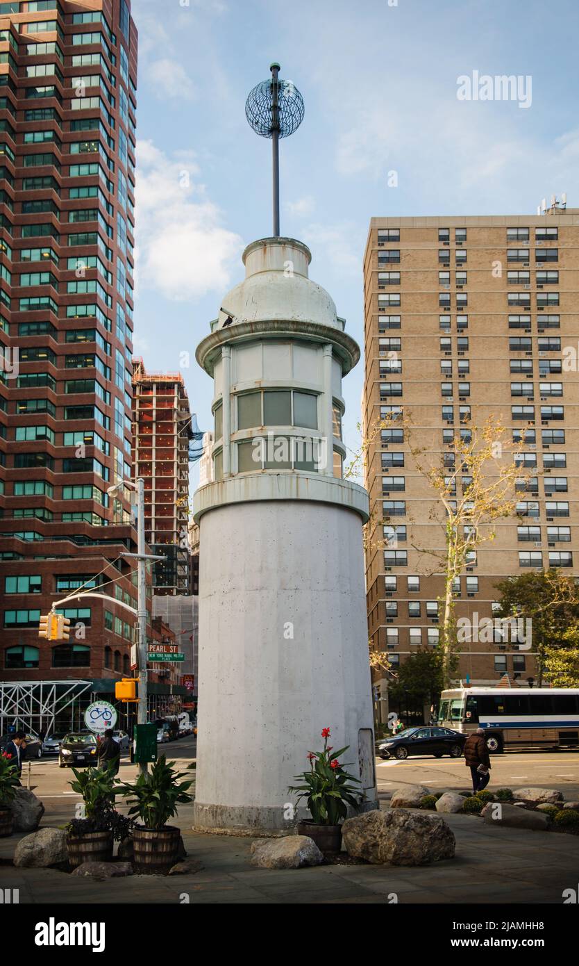 Titanic Memorial Lighthouse, Fulton Street, quartier financier, Manhattan, New York Banque D'Images