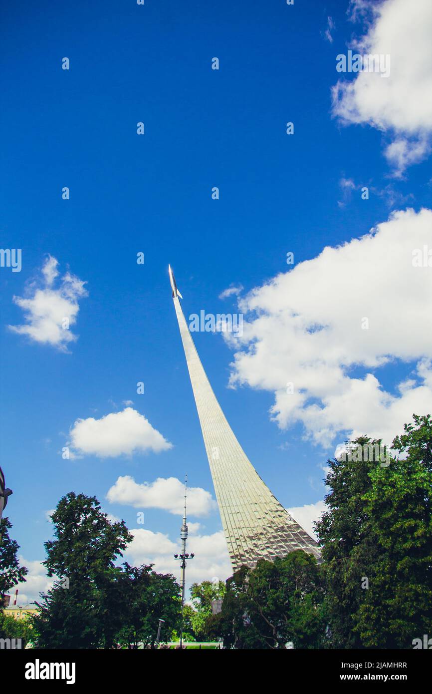 Exposition des réalisations de l'économie nationale à Moscou. Monument aux conquérants de l'espace. Centre VDNH - 26 juillet 2015. Banque D'Images