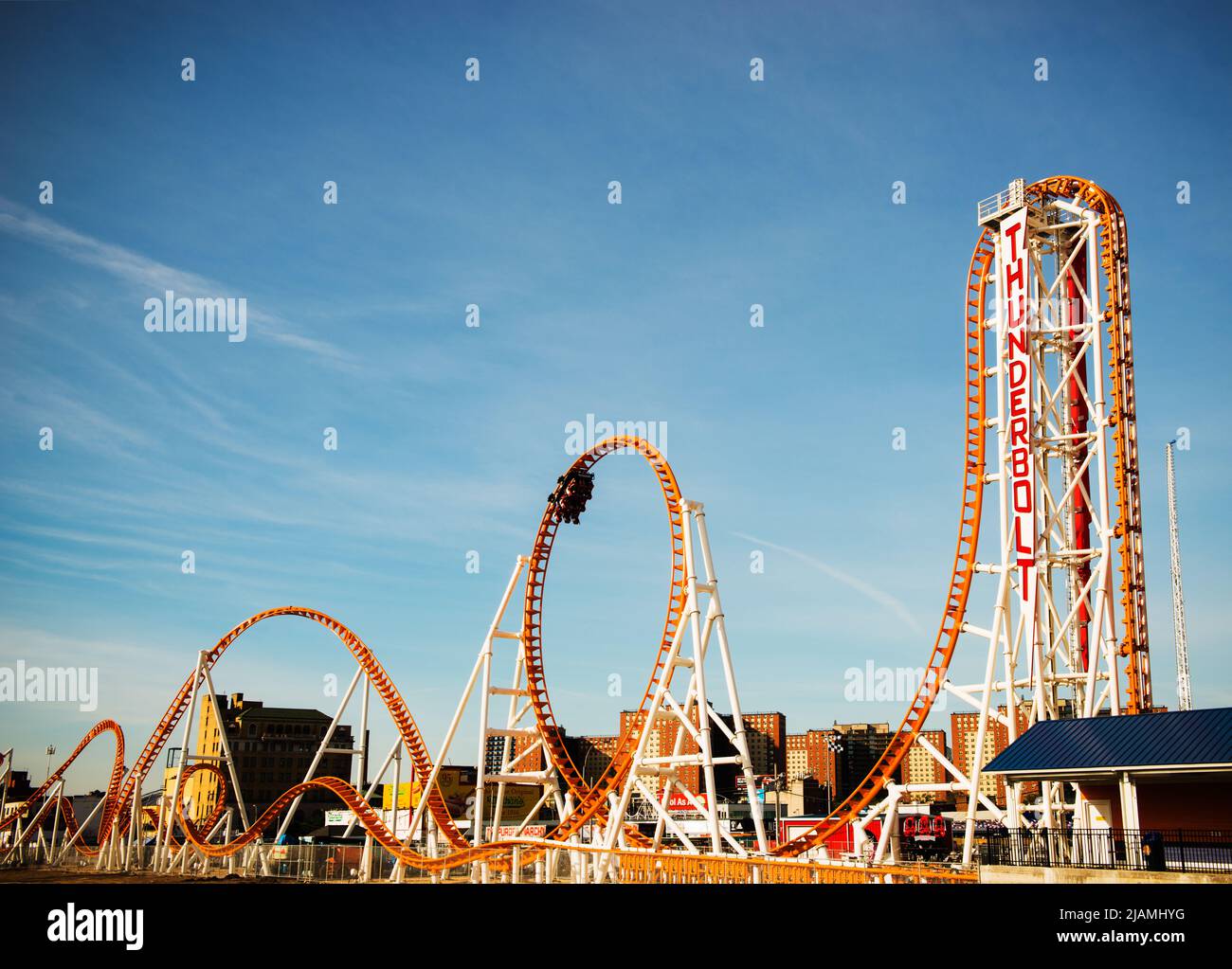 Montagnes russes Thunderbolt à Coney Island, Brooklyn, New York Banque D'Images