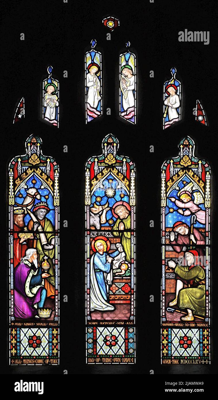 Vitraux de Frederick Preedy représentant l'adoration des Mages et des bergers à la Nativité, à l'église de la Toussaint, à l'église de Lench, à Worcestersh Banque D'Images