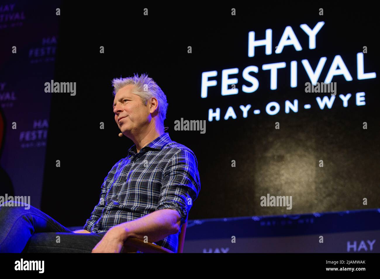 Hay-on-Wye, pays de Galles, Royaume-Uni. 31th mai 2022. Justin Webb parle à Sophie Raworth au Hay Festival 2022, pays de Galles. Crédit : Sam Hardwick/Alamy. Banque D'Images