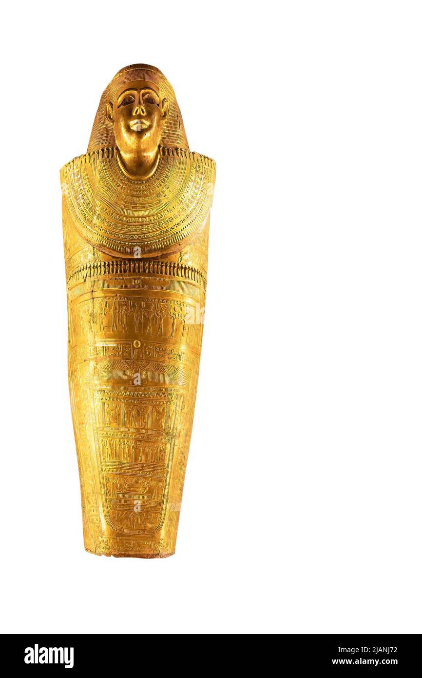 Masque funéraire égyptien doré isolé sur fond blanc avec espace pour le texte Banque D'Images