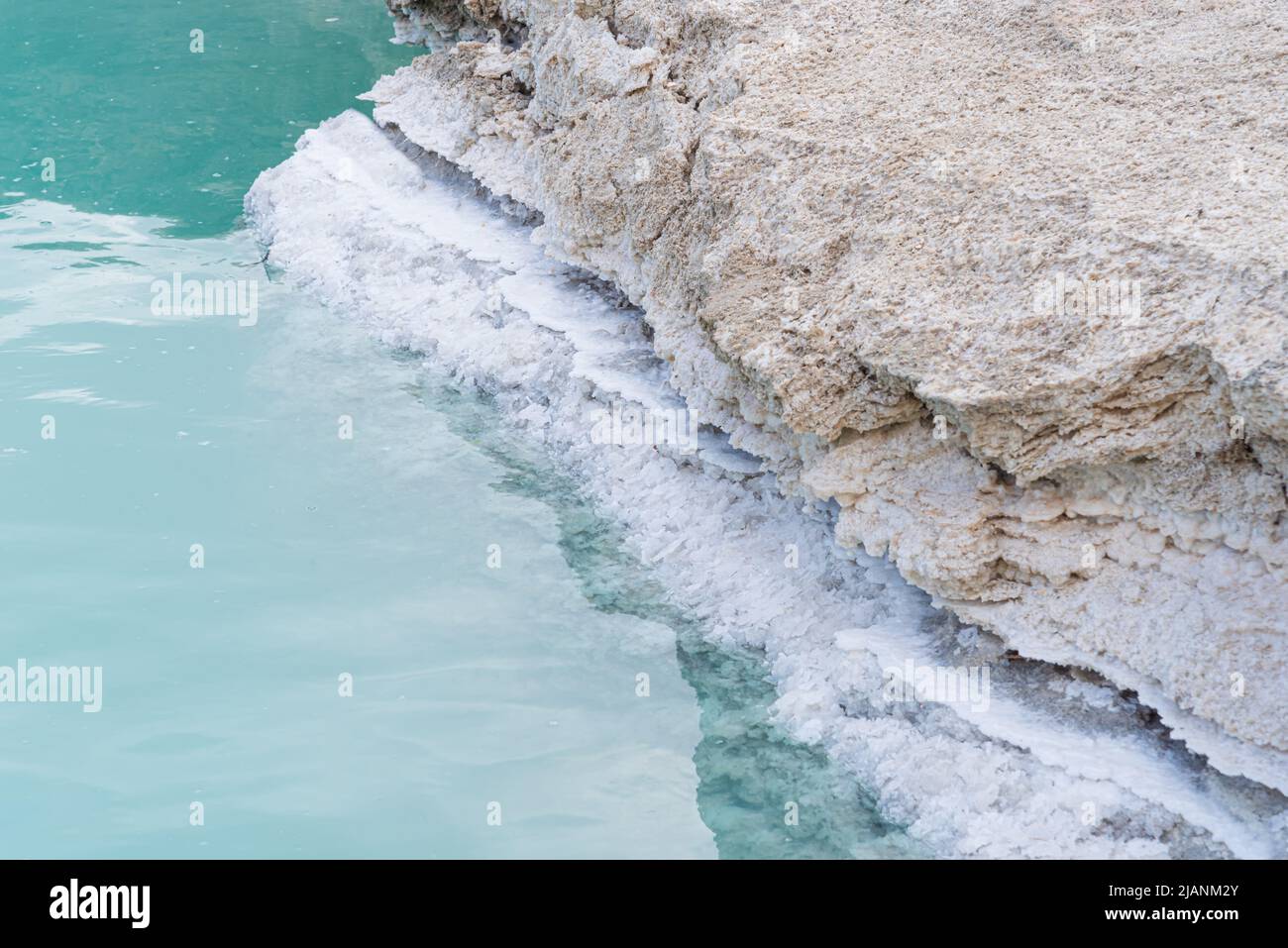 Mer morte de sel de rivage. Ein Bokek, Israël. Photo de haute qualité Banque D'Images