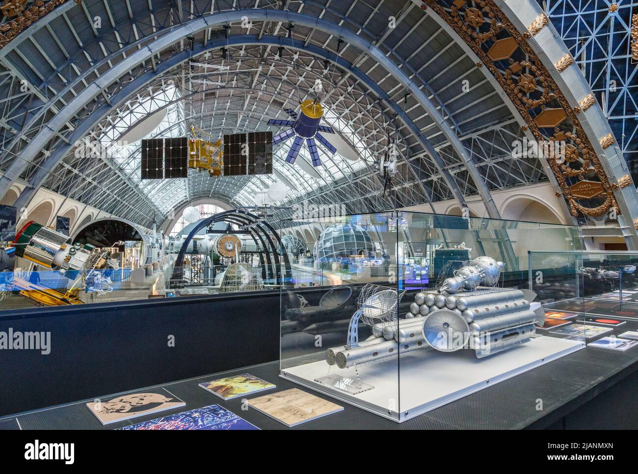 Moscou, Russie - 28 novembre 2018 : exposition intérieure au pavillon de l'espace à VDNH. Musée moderne de l'exploration du cosmos russe Banque D'Images