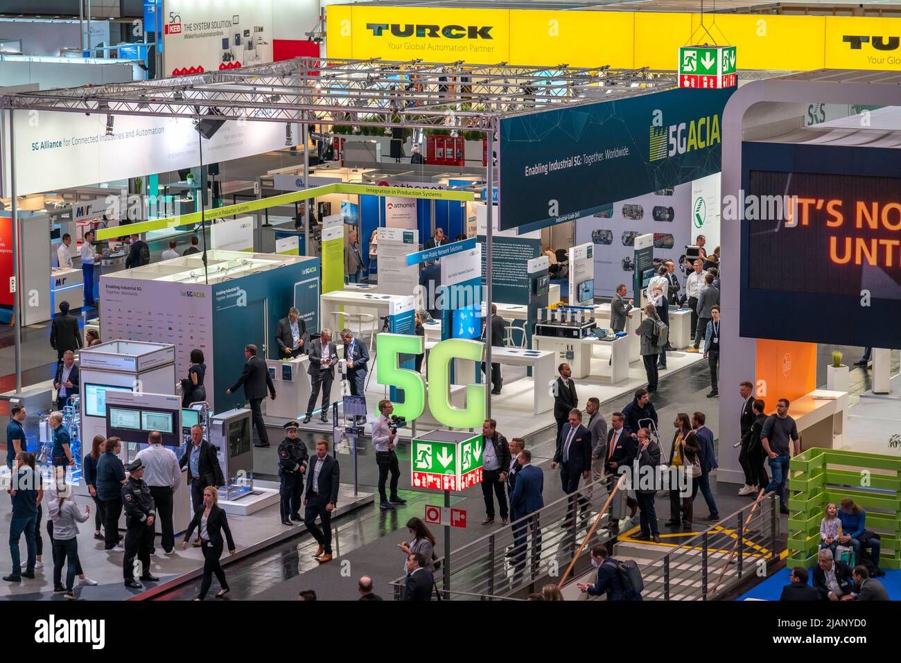 Première journée à Hannover Messe 2022, salon industriel, après 2 ans de Corona break, salle d'exposition pour l'automatisation, les solutions énergétiques, les entraînements, Lowe Banque D'Images