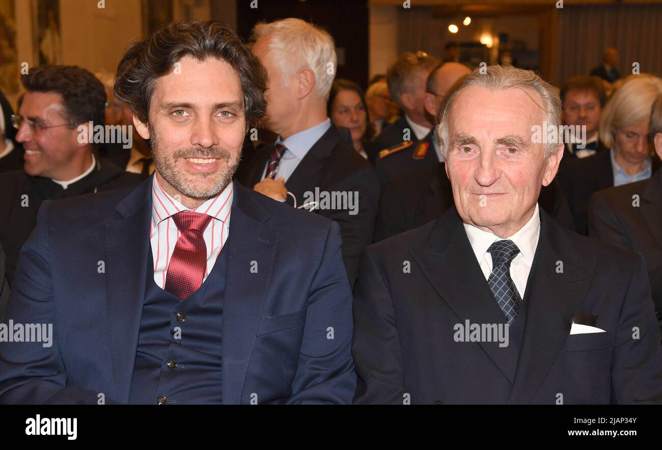 Munich, Allemagne. 31st mai 2022. Le prince Louis de Bavière (l) et le duc Max en Bavière arrivent pour la présentation du prix Romano Guardini au duc Franz de Bavière à l'Académie catholique de Bavière. Le chef de la Maison de Wittelsbach, duc Franz de Bavière, âgé de 88 ans, reçoit le prix de 10 000 euros pour son engagement de longue date dans les domaines de la culture et de la science à l'Académie catholique de Bavière. Credit: Felix Hörhager/dpa/Alay Live News Banque D'Images