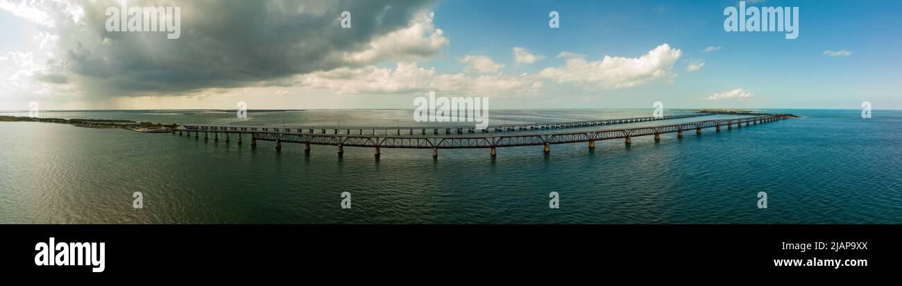 Photo panoramique aérien Old Bahia Honda Bridge dans les Florida Keys Mai 2022 Banque D'Images