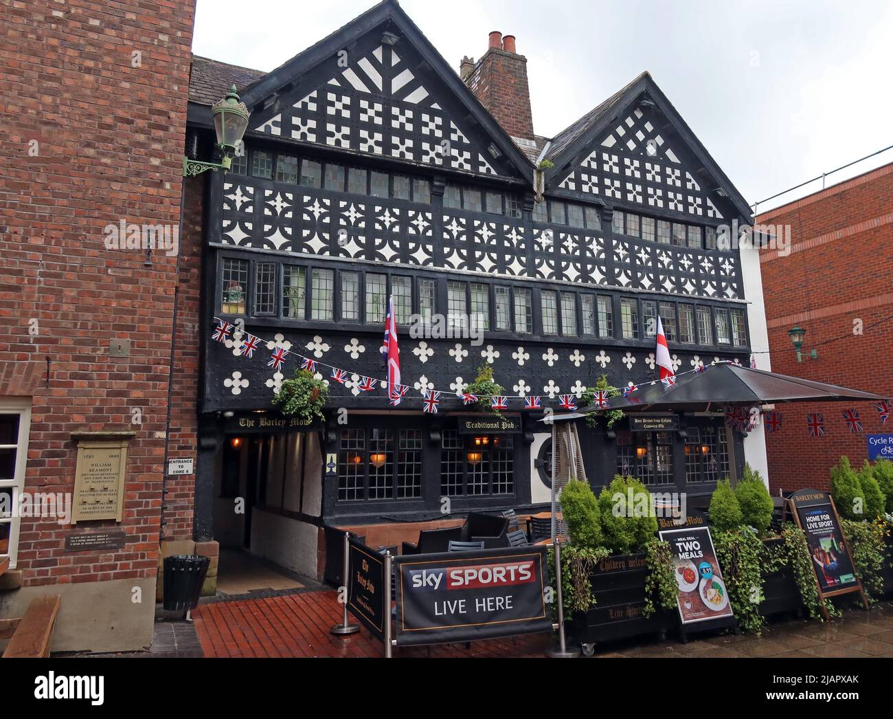 The Barley Mow Pub, 29 Old Market place, Warrington, Cheshire, Angleterre, Royaume-Uni, construit en 1561 Banque D'Images
