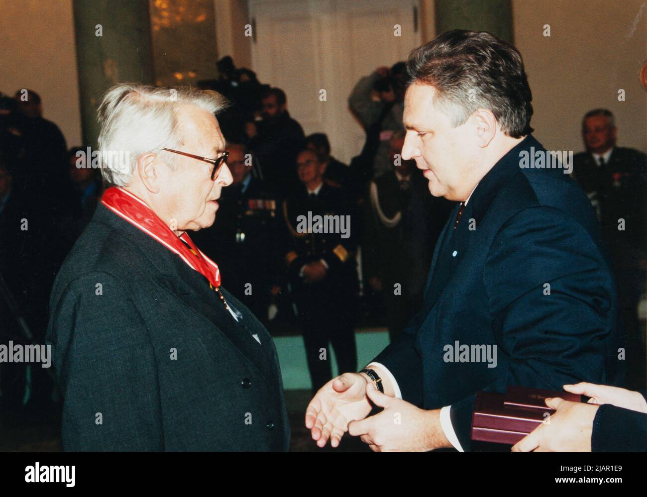 Skarżyński Jerzy Félicitations du Président de la République de Pologne Aleksander Kwasniewski, Belvédère de Varsovie Kwiatkowski, Damazy Banque D'Images