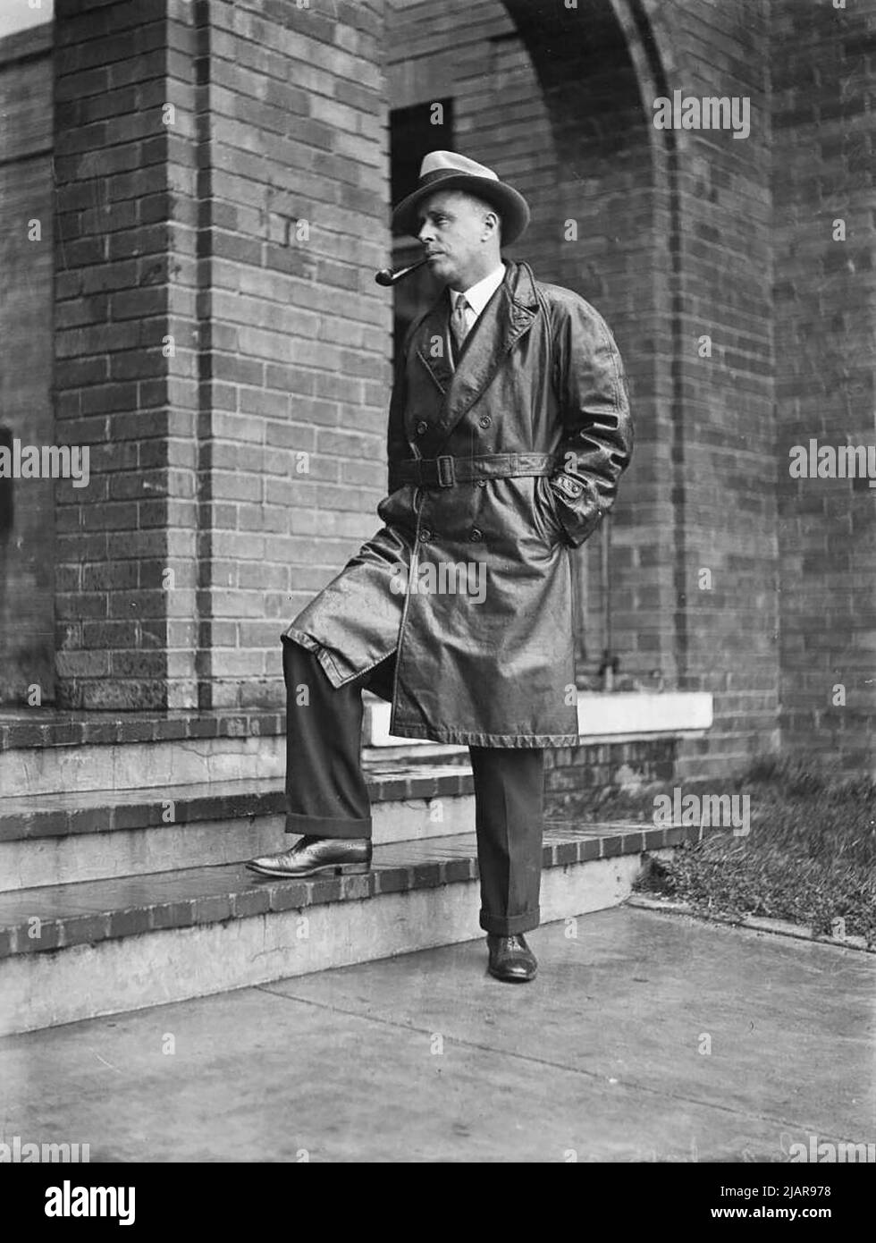 Homme politique Charles Hardy portant un manteau, Nouvelle-Galles du Sud ca. 1931 Banque D'Images