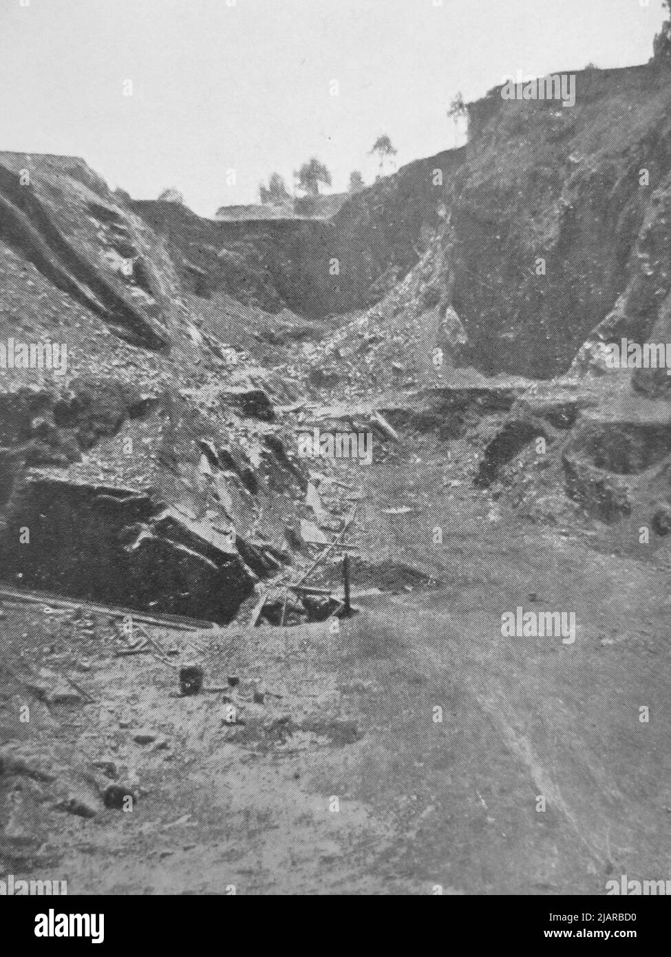 Ceci montre la carrière de minerai de fer à Tallawang, Nouvelle-Galles du Sud ca. 1923 Banque D'Images
