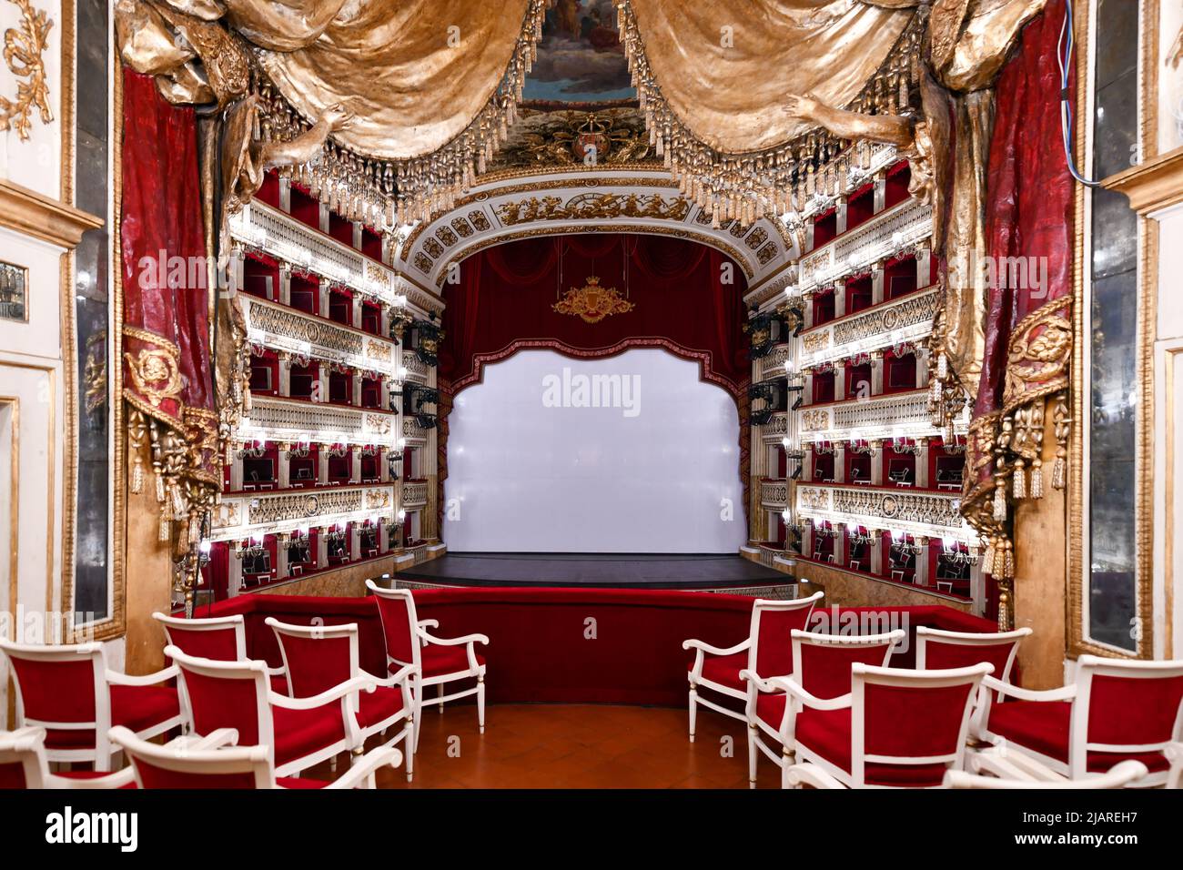 Naples, Italie - 18 août 2021: Le Teatro di San Carlo à Naples. Le Teatro di San Carlo est le plus ancien lieu d'opéra public en activité Banque D'Images