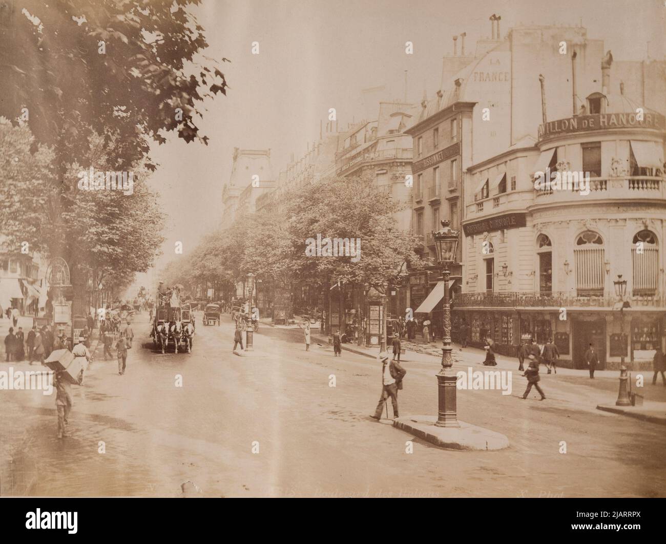 PARIS boulevard ItaIIan bâtiments et circulation inconnus Banque D'Images