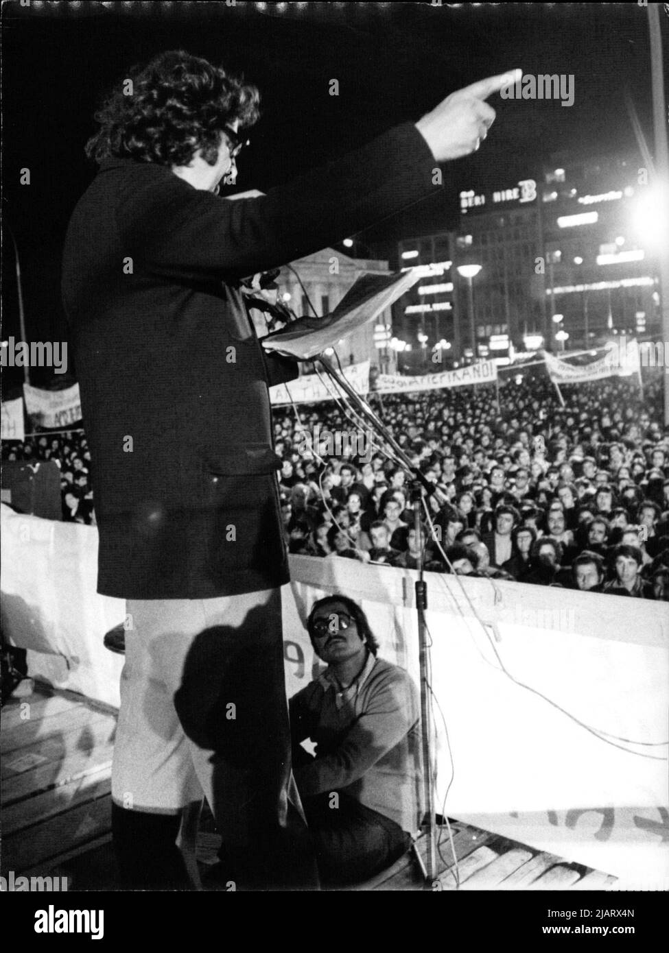 Mikis Theodorakis, Griechischer Komponist, bewirbt sich BEI den Parlamentswahlen 1974 für die Kommunistische Partei Griechenlands Banque D'Images