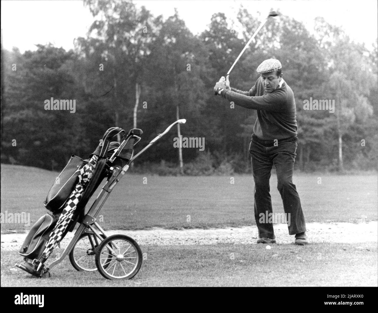 Otto Schlecht beim Golf Spielen. Christian Schlecht, deutscher Wirtschaftswissenschaften und Staatssekretär im Bundesministerium für Wirtschaft. Banque D'Images