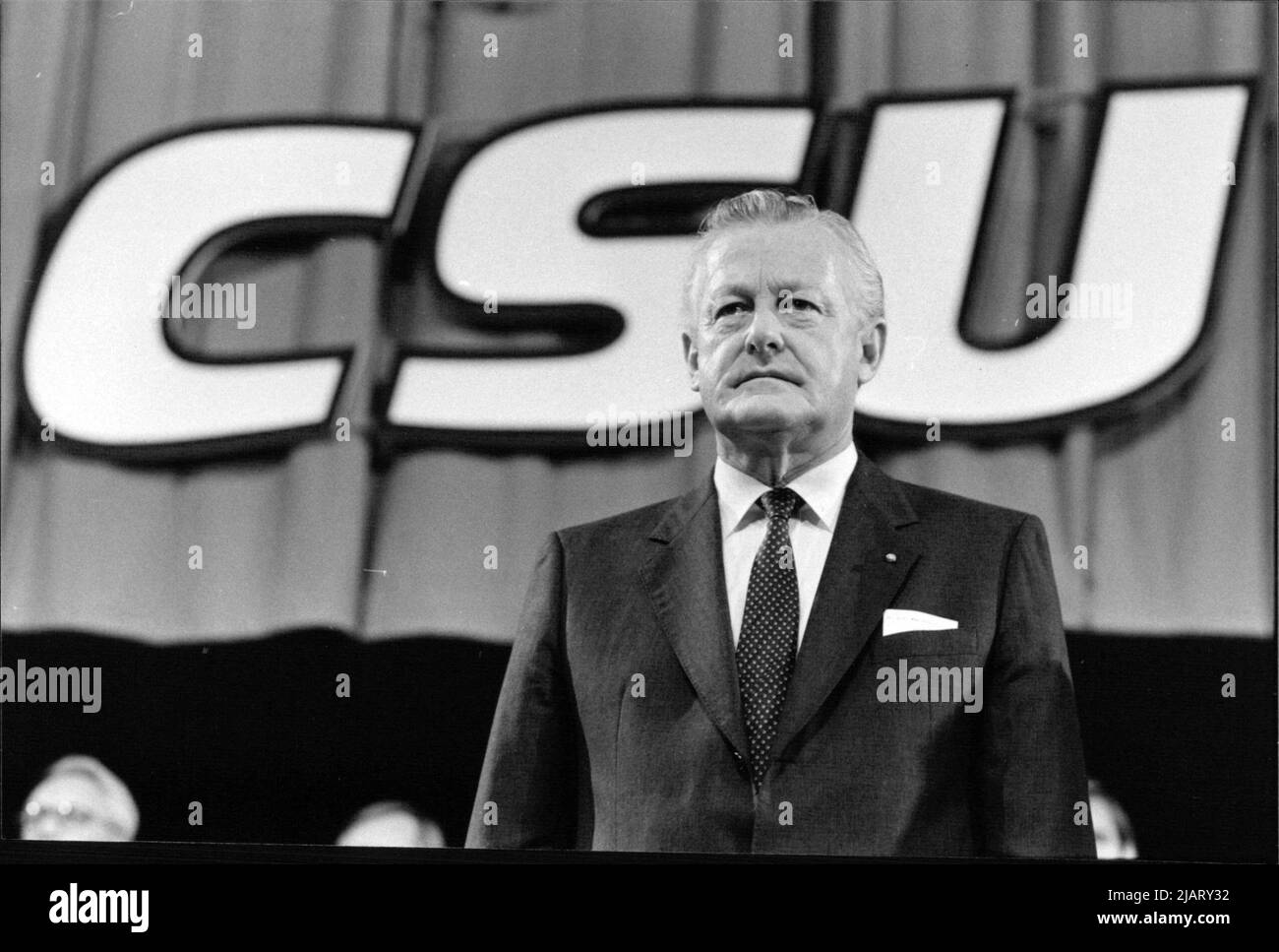 Ein Foto des deutschen Politikers, Max Streibl (CSU), während einer Parteisitzung. Banque D'Images