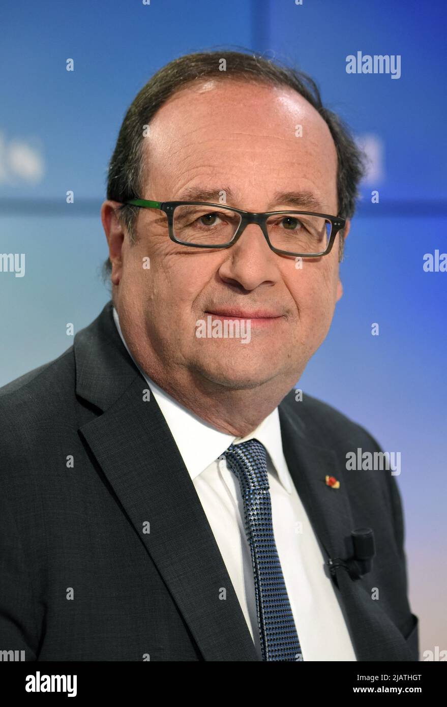 François Hollande est interviewé par Apolline de Malherbe sur RMC/BFMTV à Paris, France sur 1 juin 2022 photo par Alain Apaydin/ABACAPRESS.COM Banque D'Images