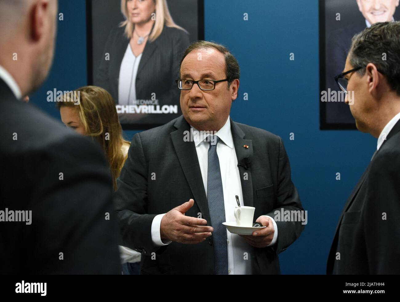 François Hollande est interviewé par Apolline de Malherbe sur RMC/BFMTV à Paris, France sur 1 juin 2022 photo par Alain Apaydin/ABACAPRESS.COM Banque D'Images