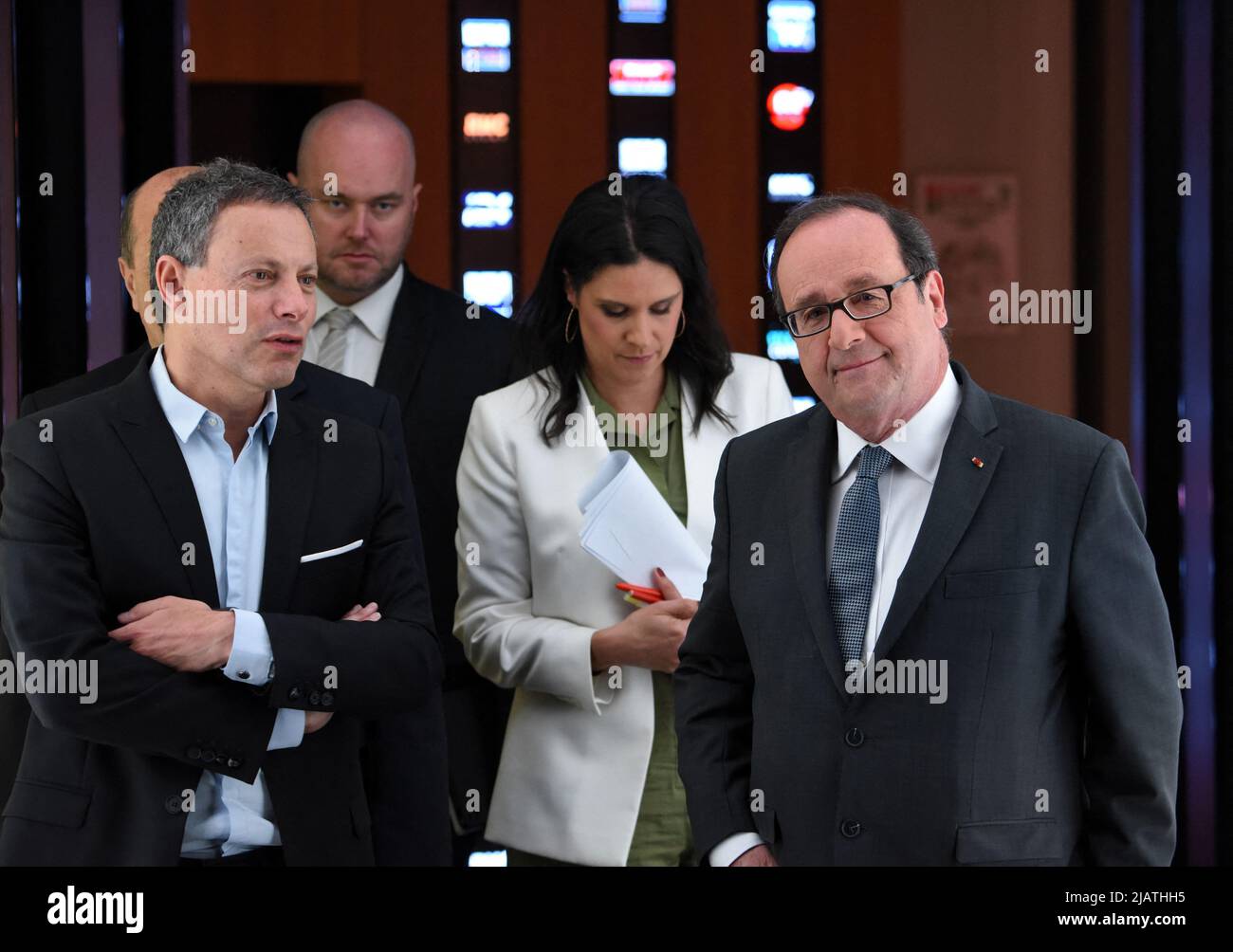 François Hollande est interviewé par Apolline de Malherbe sur RMC/BFMTV à Paris, France sur 1 juin 2022 photo par Alain Apaydin/ABACAPRESS.COM Banque D'Images