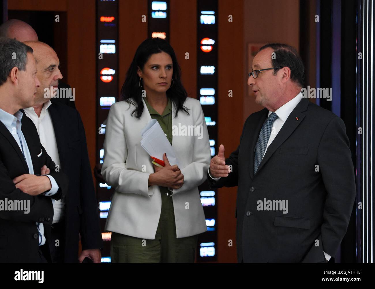 François Hollande est interviewé par Apolline de Malherbe sur RMC/BFMTV à Paris, France sur 1 juin 2022 photo par Alain Apaydin/ABACAPRESS.COM Banque D'Images