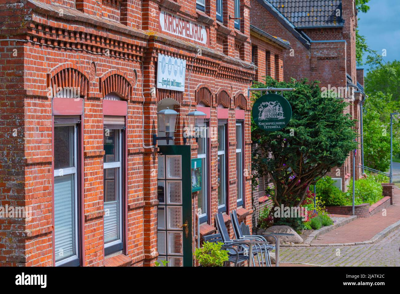 Ville de campagne Tetenbüll, péninsule Eiderstedt, Frise du Nord, Schleswig-Holstein, Allemagne du Nord Banque D'Images