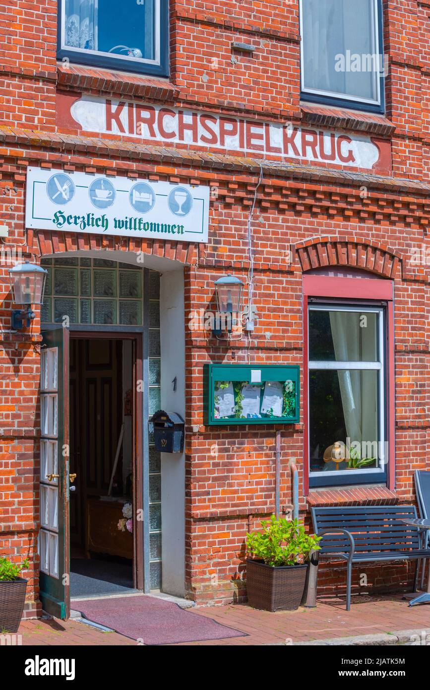 Ville de campagne Tetenbüll, péninsule Eiderstedt, Frise du Nord, Schleswig-Holstein, Allemagne du Nord Banque D'Images