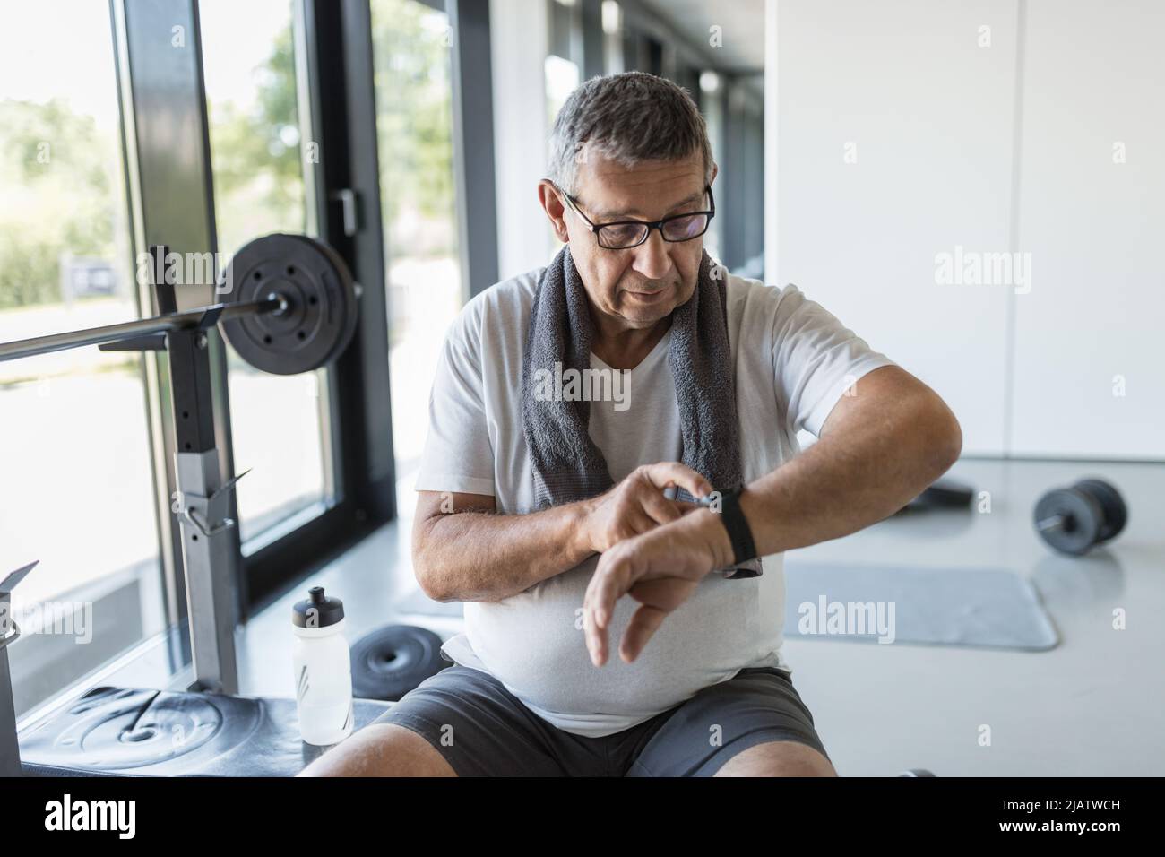 Exercice actif et sain dans une salle de gym Banque D'Images