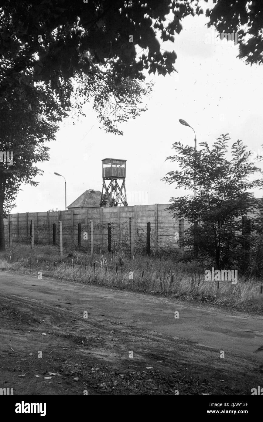 La frontière de l'Allemagne de l'est à Staaken entre Berlin de l'est et Berlin de l'Ouest en 1969 Banque D'Images