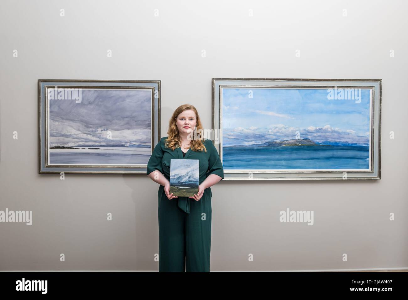 Édimbourg, Écosse, Royaume-Uni, 01 juin 2022, Nouvelle exposition: Ouverture lundi 6 juin, la Galerie écossaise célèbre la vie et le travail de James Morrison dans une importante rétrospective: «James Morrison A Celebration 1932 - 2020». L'exposition présente des œuvres de paysage de toute sa carrière. Le peintre a eu 25 expositions solo à la Galerie écossaise Banque D'Images