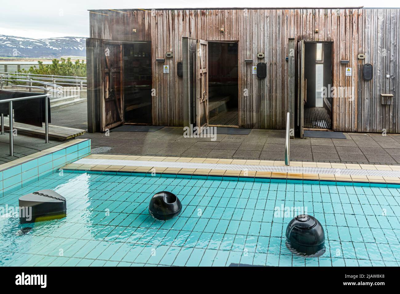 Sueur lodges au lac Laugarvatn, Laugarvatn Fontana, bain géothermique, cercle d'or, Islande. La vapeur des sources chaudes s'élève à travers le plancher en bois dans les cabanes. Bain de vapeur géothermique à Laugarvatn Fontana, Islande Banque D'Images