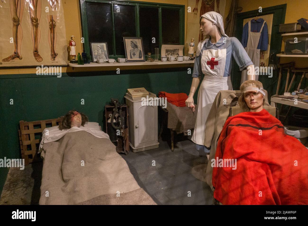 Accueil de la deuxième Guerre mondiale station d'aide diorama dans l'Eden Camp Modern History Theme Museum près de Malton, North Yorkshire, Angleterre. Banque D'Images