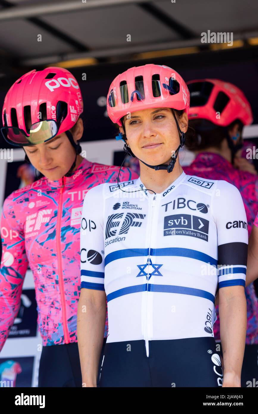 Omer Shapira d'EF Education TIBCO SVB équipe la course cycliste RideLondon Classique, étape 1, à Maldon, Essex, Royaume-Uni. Maillot du champion national d'Israël Banque D'Images