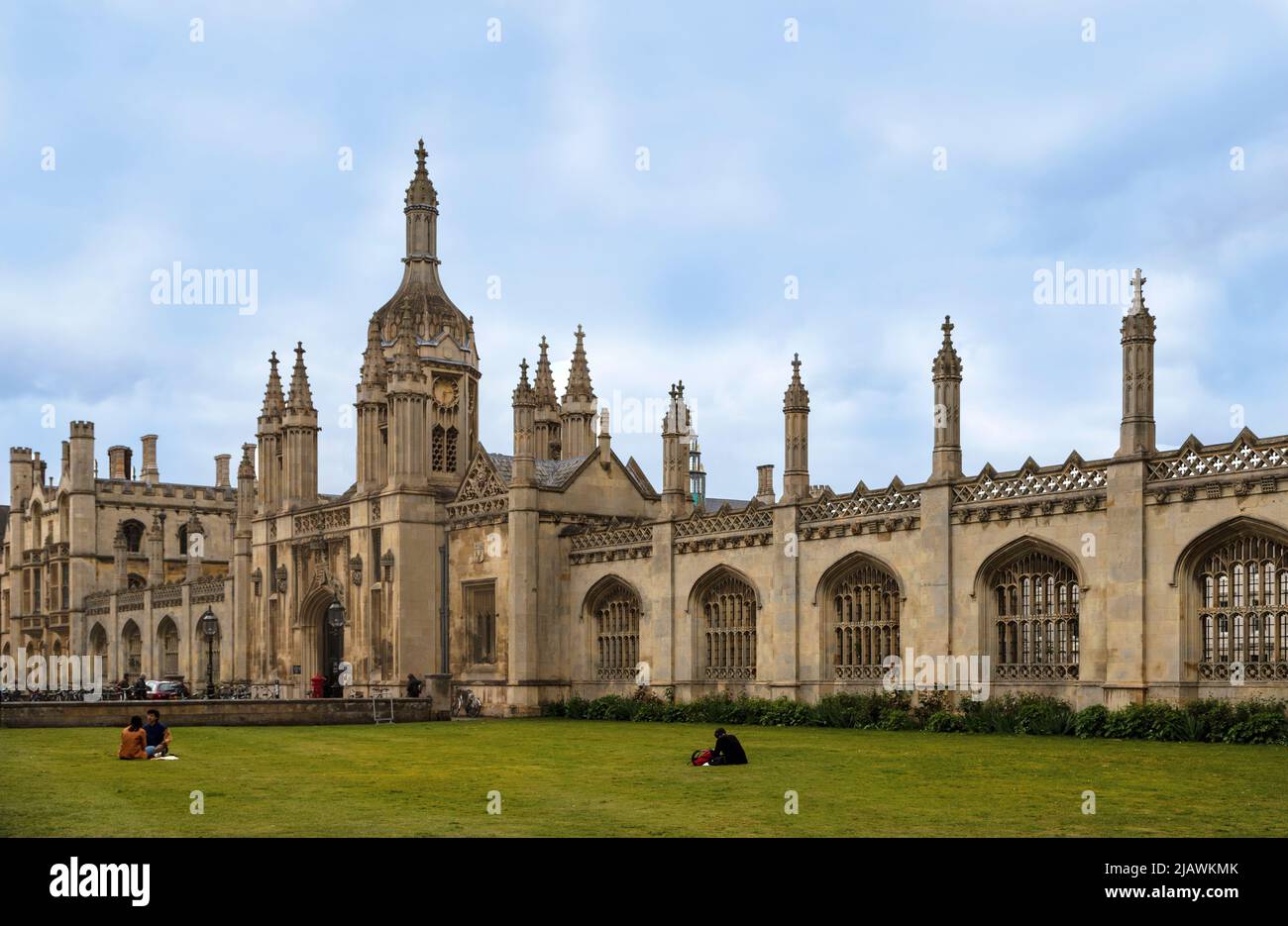 Gatehouse et mur d'écran au King's College de Cambridge par William Wilkins, Cambridgeshire, Angleterre, Royaume-Uni. Banque D'Images