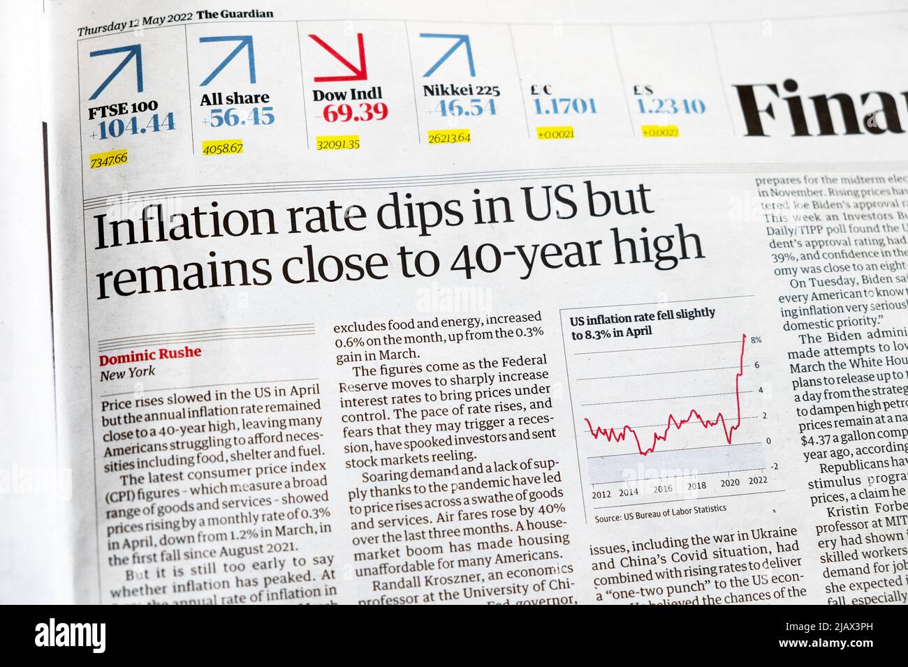 "Le taux d'inflation baisse aux États-Unis mais reste proche de 40 ans de haut" journal Guardian titre article de recyclage écrêtage 11 mai 2022 Londres Royaume-Uni Banque D'Images