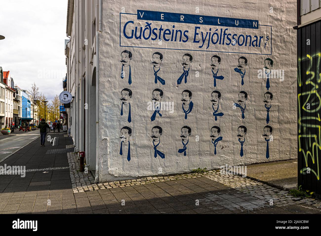 Guðsteinn Eyjólfsson aide à nouer le lien à Reykjavik, en Islande Banque D'Images