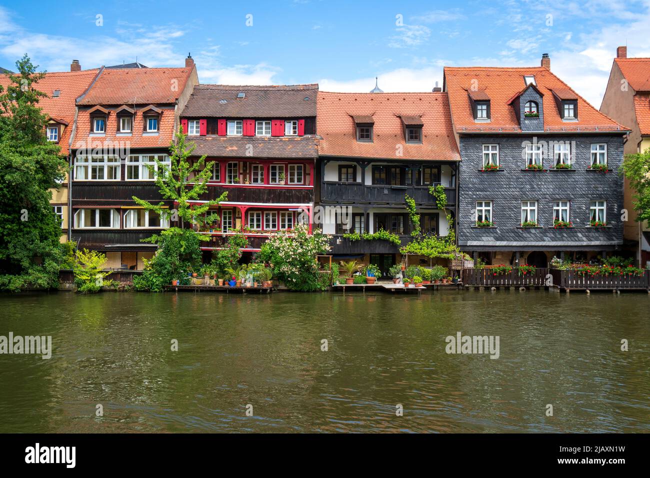Die historische Altstadt von Bamberg an der Regnitz in Unterfranken mit malerischen Gebäuden im Ortsteil - Klein Veneig Banque D'Images